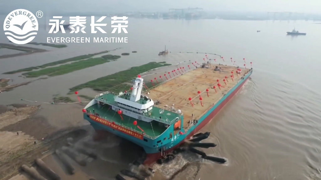 2023 年 6 月,全球首艘江海直達(dá)DP2多用途雙體運輸接駁船&ldquo;風(fēng)海達(dá)&ldquo;在浙江臺州方振船業(yè)采用氣囊上排下水順利吉水。