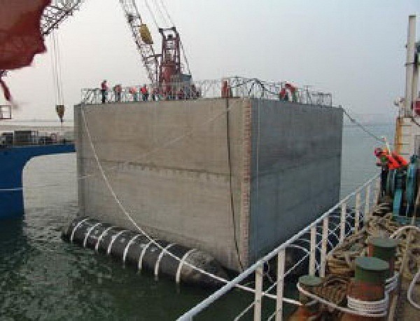 船下水上岸用橡膠氣囊 經(jīng)濟(jì)實惠